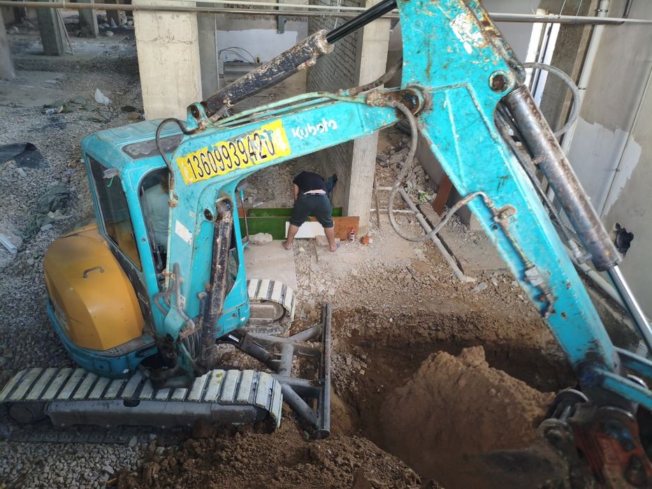 Услуги мини экскаватора 5 тон блоха 4 тон. Дешёво и быстро