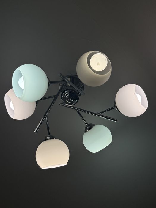 Продам люстры, в хорошем состоянии…………………