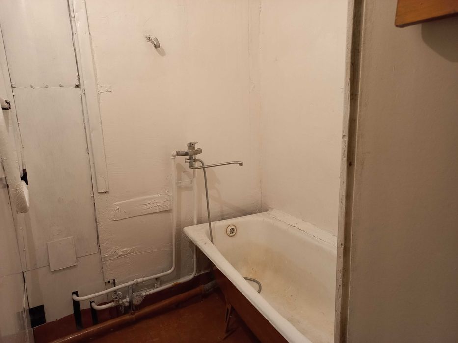 Срочно продаю 2 ком кв на Сергели. массив Строитель курувчи.  8 эт 9.