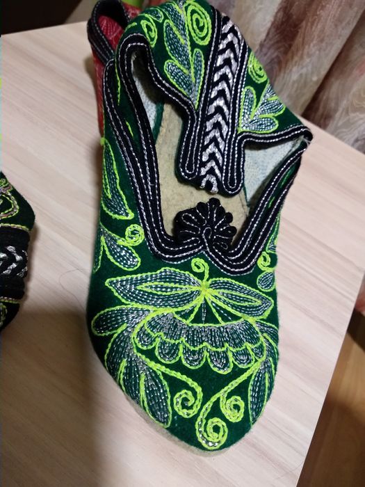 Нови ръчно изработени и бродирани родопски терлици