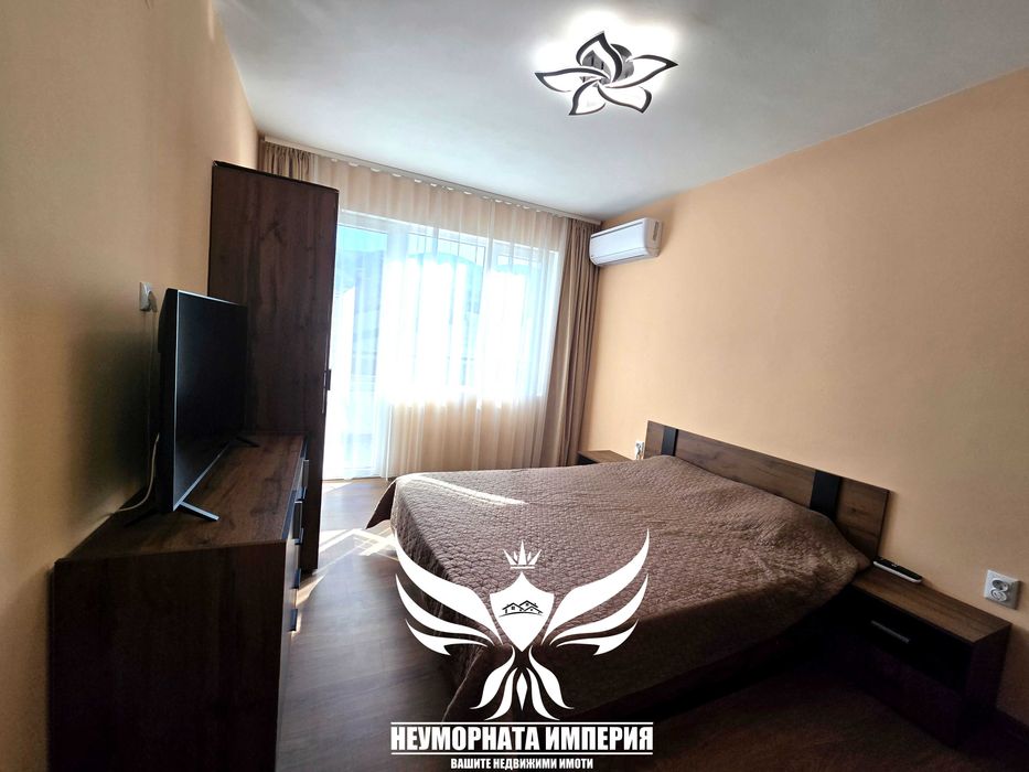 Продавам тристаен/четиристаен 121кв.м. с гараж, изба и таван в гр.Асеновград широк център