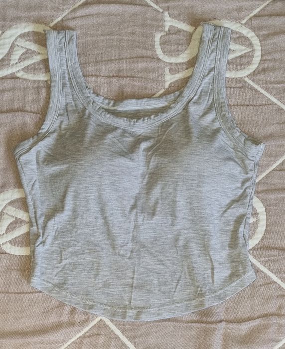 Top gri, în stare bună.



,