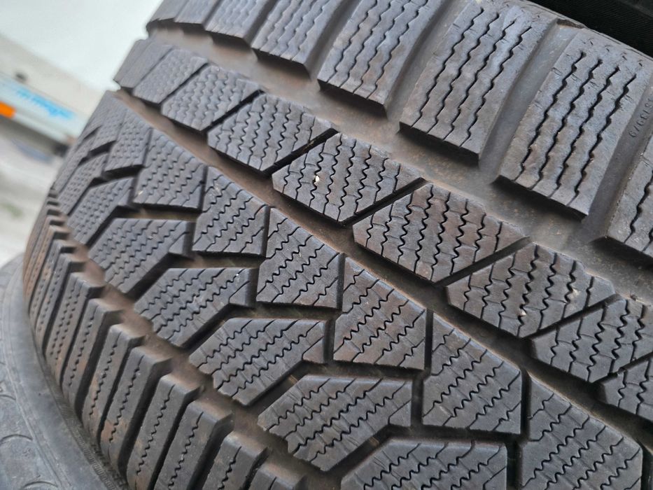 2бр Като нови зимни гуми 245 40 19 - Continental Runflat - DOT 2023