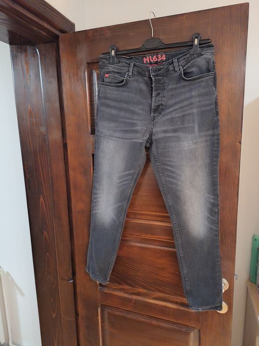 Blugi HUGO ,marimea 48 !!