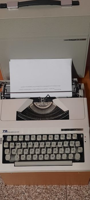 Mașină de scris Contessa de luxe impecabilă