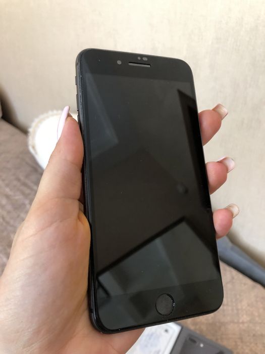 Продам Iphone 8+ 64GB space grey