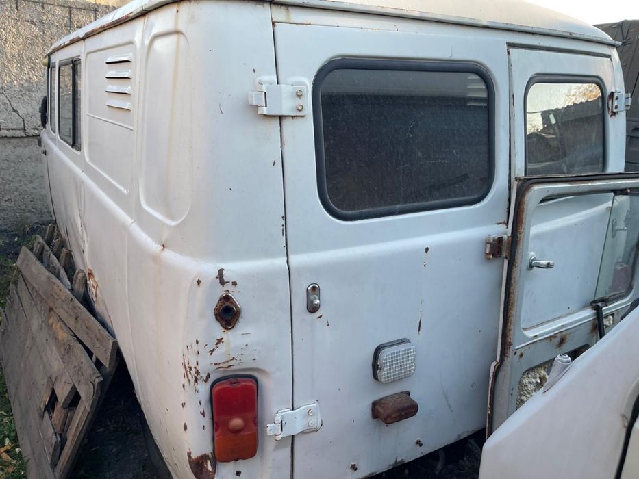 Продам УАЗ “Буханка” (аварийная, без двигателя)