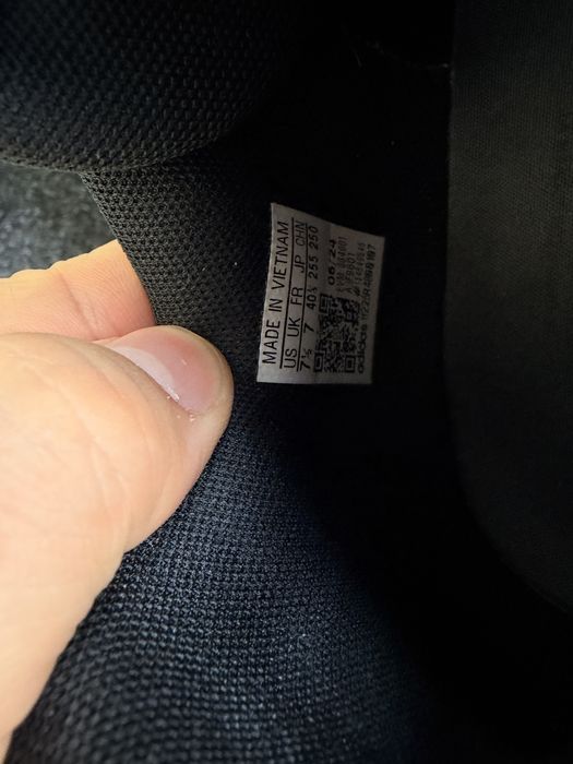 Кроссовки adidas Ozweego