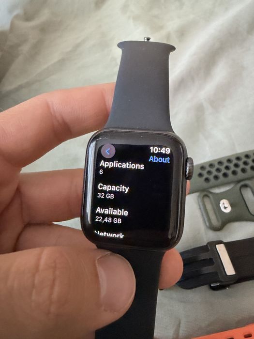 Apple Watch SE2 32GB 40mm почти неизползван