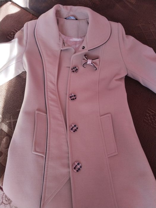 Пальто женское и джинсы