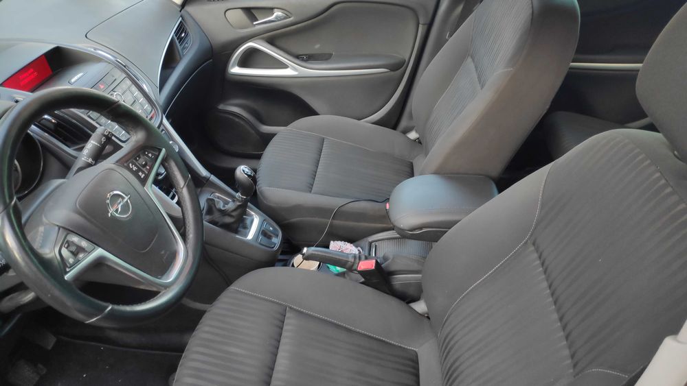 Opel Zafira 2013  2.0CDTI