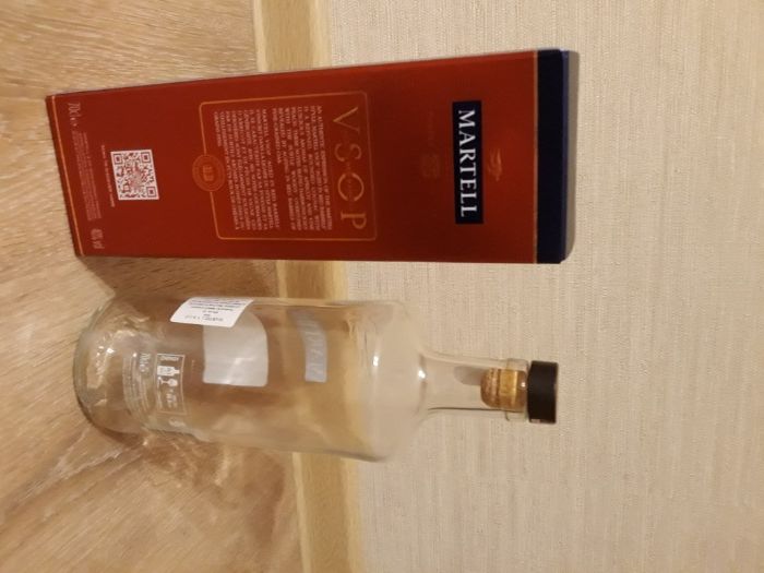 Бутилка с кутия от коняк Martell V.S.О.Р red barrels за колекция