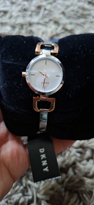 Ceas de dama ,nou ,in cutie marca DKNY