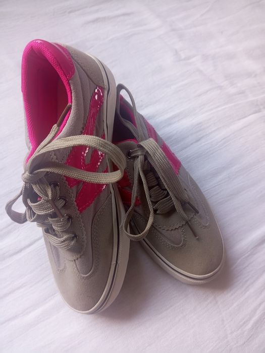 Продам кроссовки ( новые), туфли