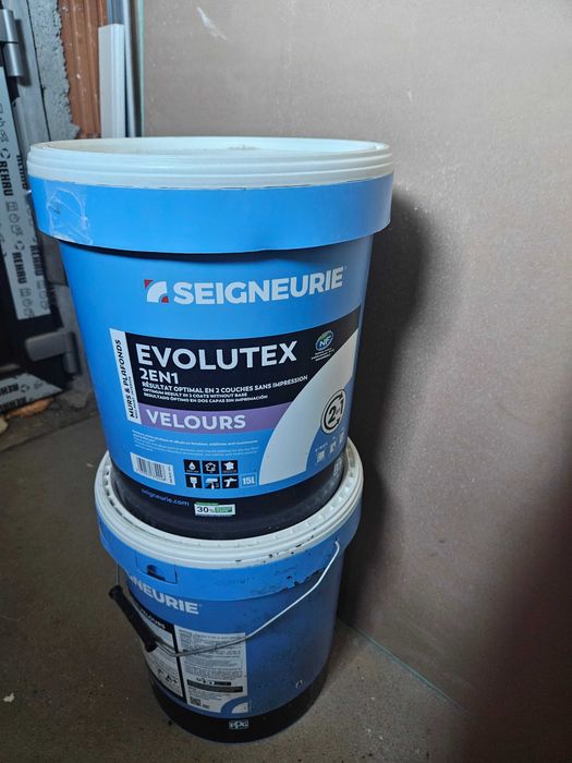 Vopsea 2 in 1  plafon si pereti