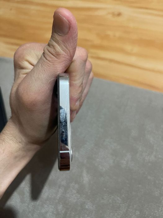 IPhone 12 pro с документами