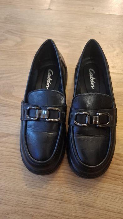 Черни кожени мокасини