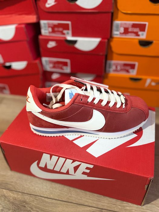 Продам новые кроссовки 39-44 размер