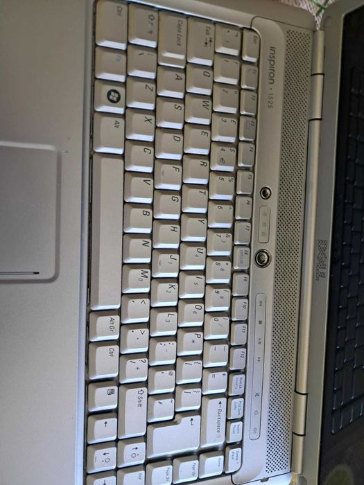 Продавам лаптоп DEEL 15 инча