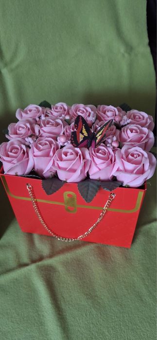 Aranjamente florale cu trandafiri din sapun