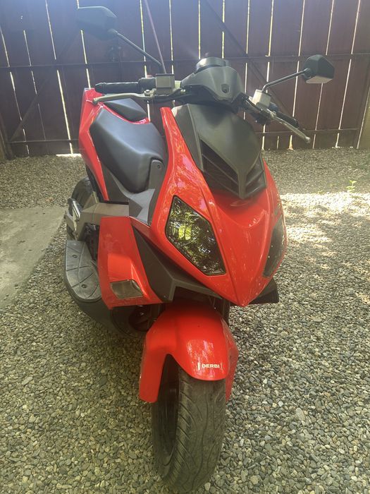 Vand /Schimb Scuter Derbi-Piaggio