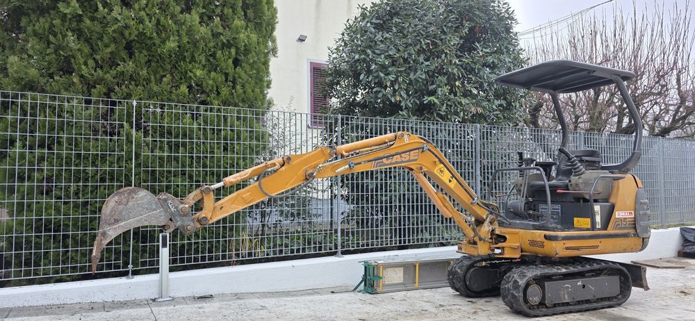 Miniexcavator Case 15 cu picon la 1950 h mini excavator
