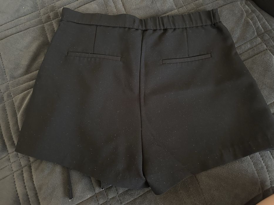 Къси панталонки на Bershka