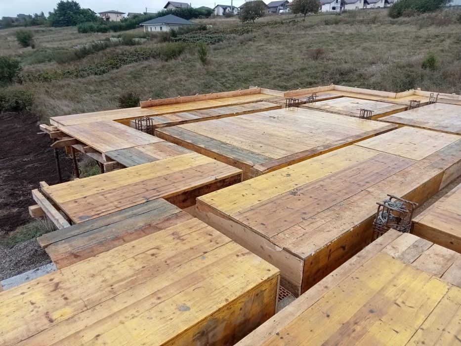 Executam lucrari de constructii, case la rosu