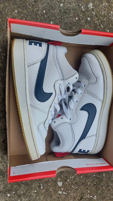 Adidasi Nike inalti copii 36 alb