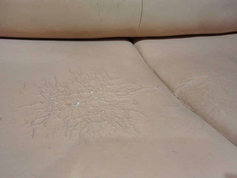 Холна гарнитура. Триместен разтегателен диван с  2 бр. фотьойла.