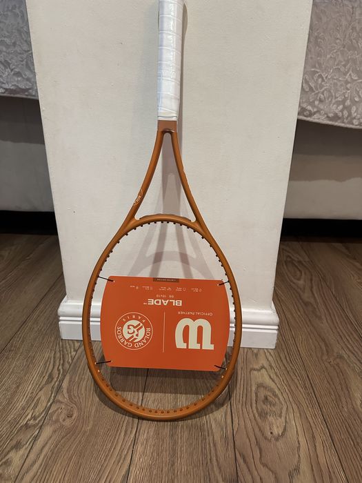 Racheta Wilson Blade v9, varianta noua Roland Garros! Noua!