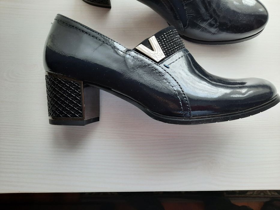 Продаются женские туфли