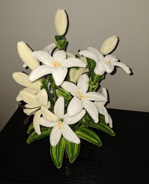 Vindem flori artificiale