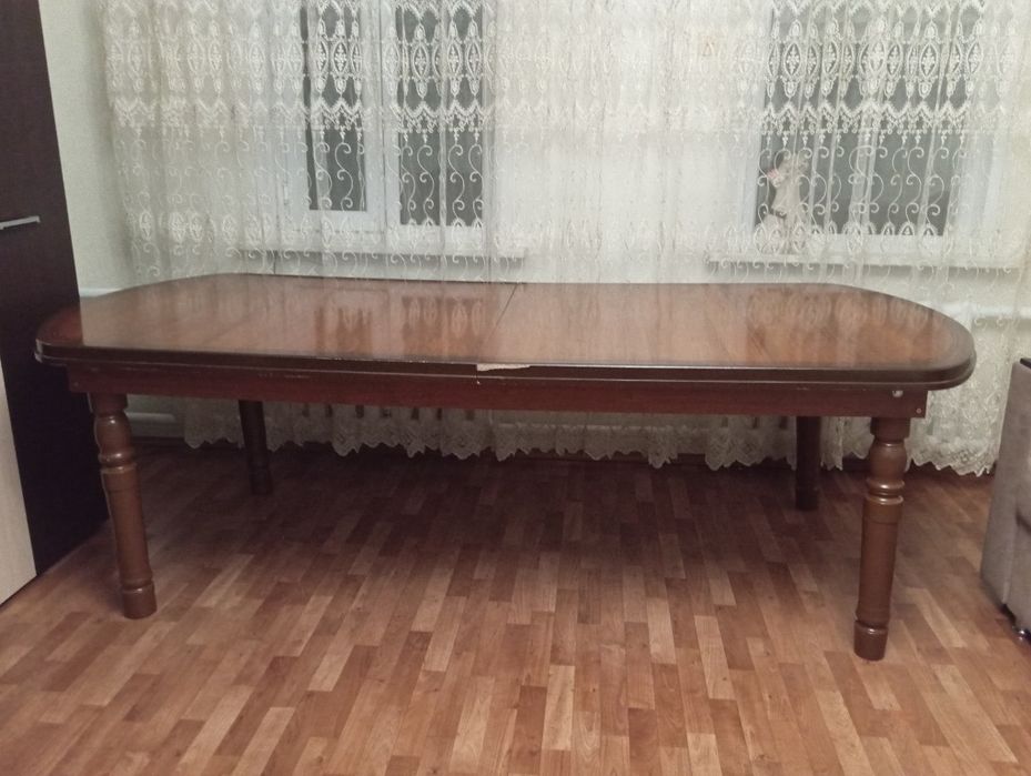 Продам обеденный стол