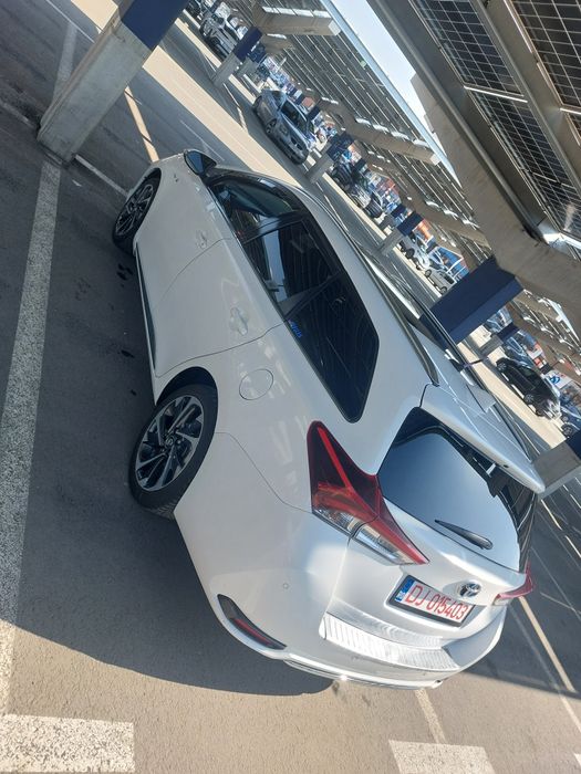 Toyota auris hibrid fabricatie 2018