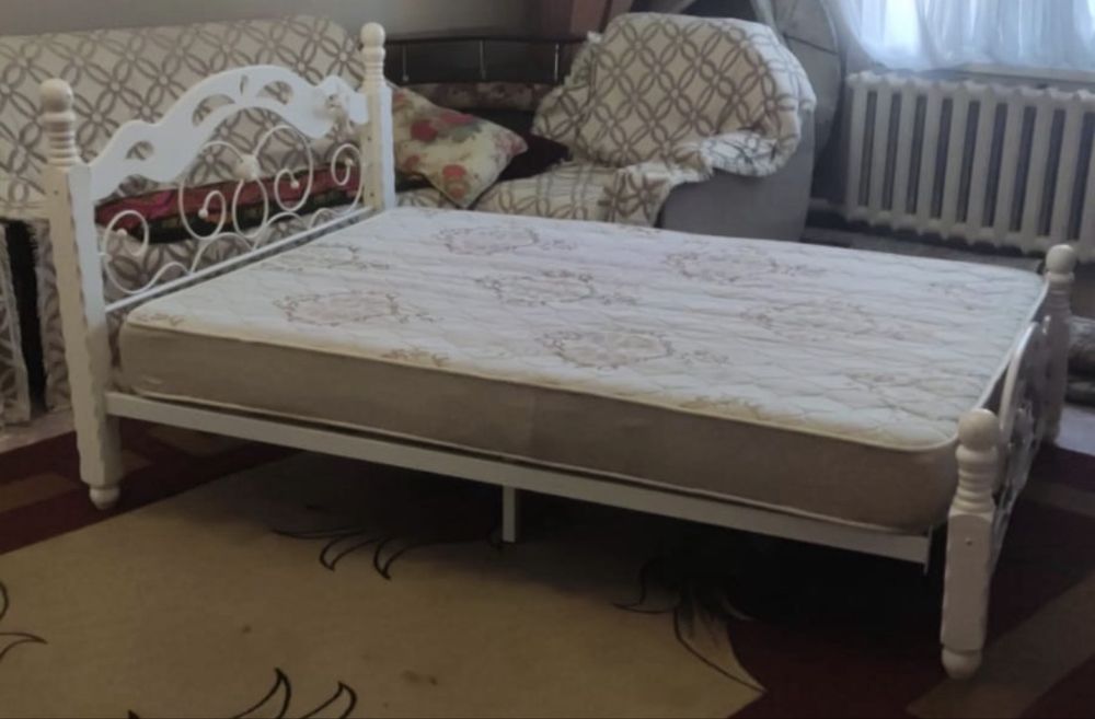 Спальный кровать