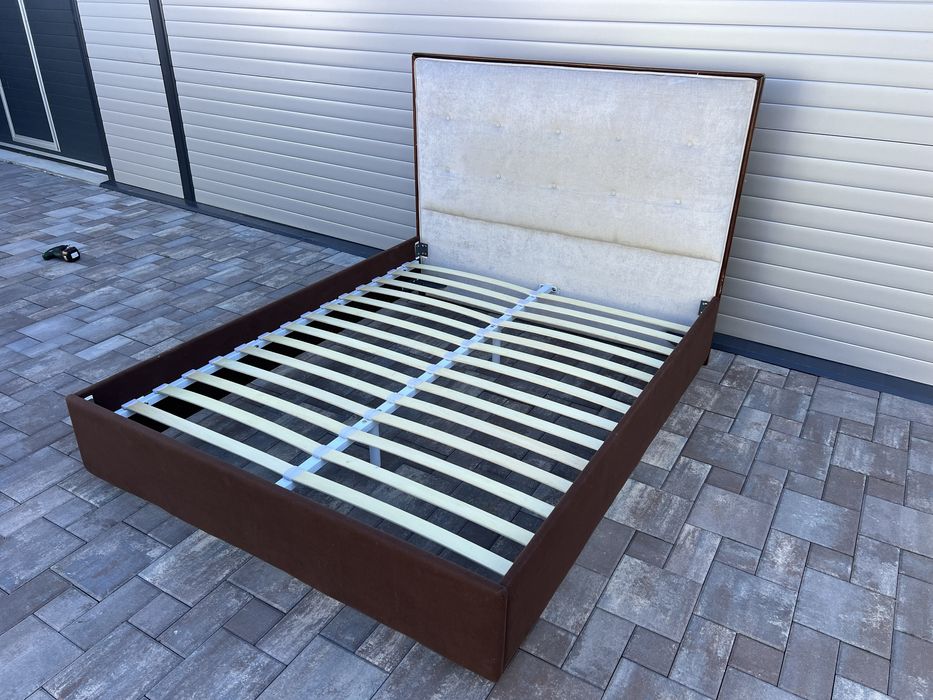 Pat Dormitor Tapitat • Boxspring 1,60 x 2,00 Impecabil