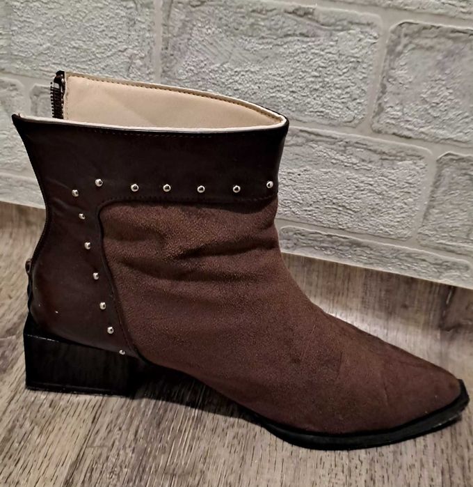 Боти кафеви от велур