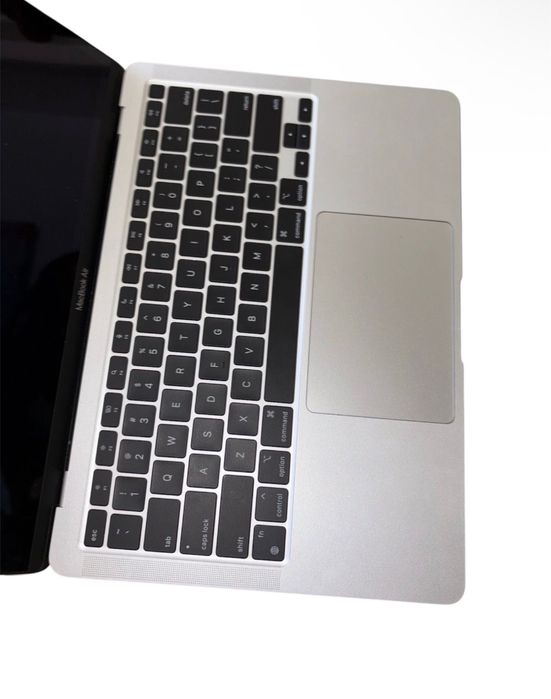 Mac book air 13” M1 8 cores