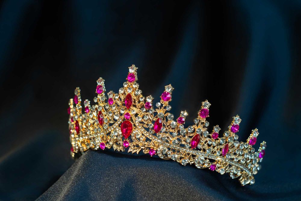 Диадема, корона с розовыми кристаллами. Доставка включена.