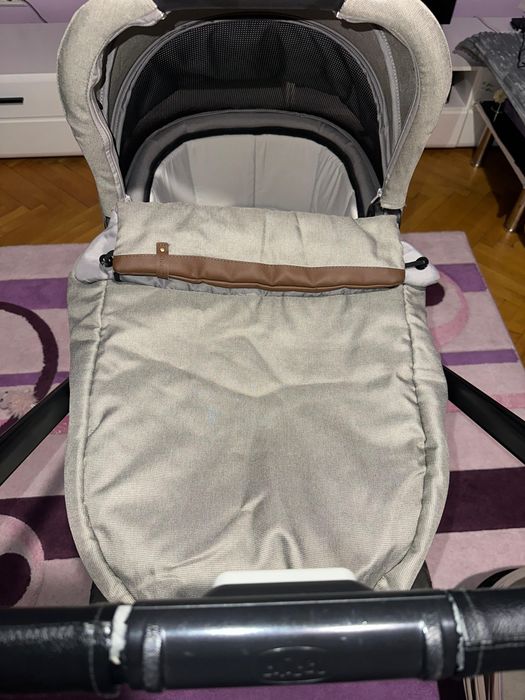 Vând  cărucior Chicco trio best friend 3 în 1