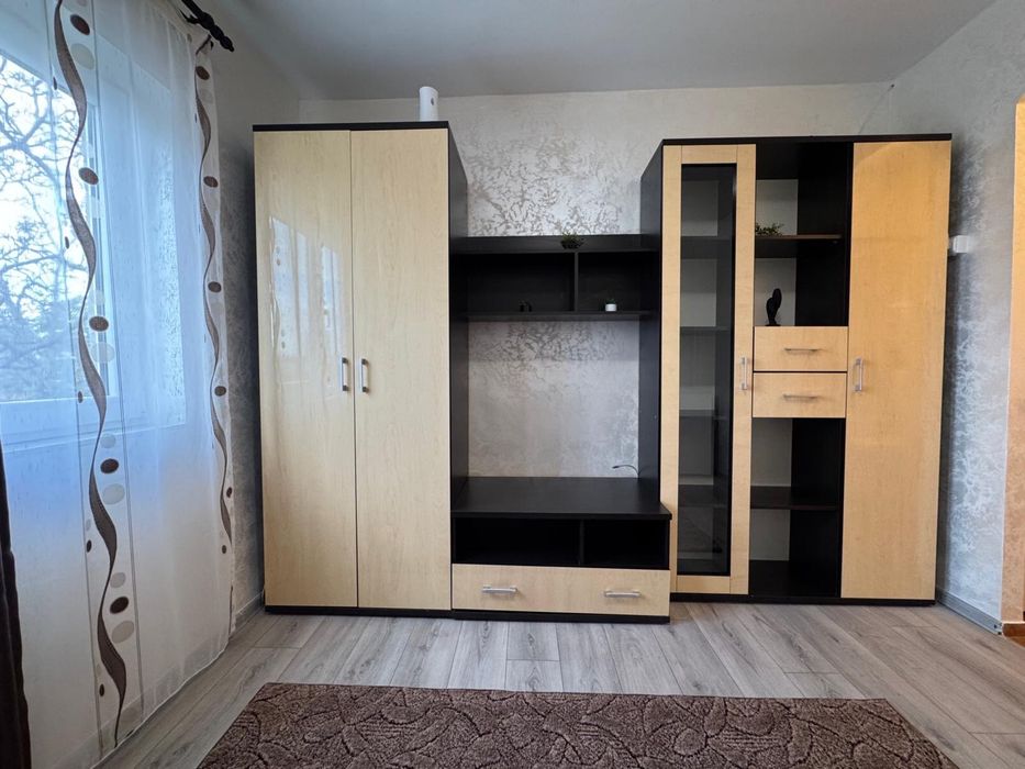 Proprietar vand garsoniera,pozitie foarte buna,proaspat renovata,mobilata si utilata complet,gata de mutare