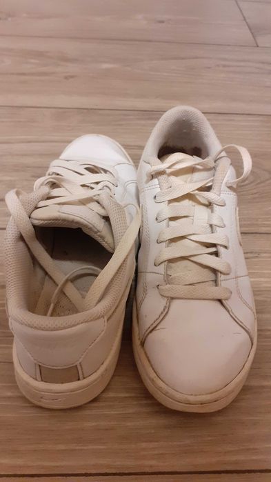 Дамски бели маратонки  Nike Court Royale