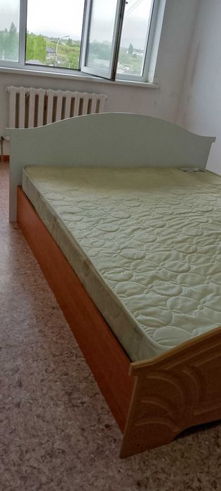 Кровать двуспальная