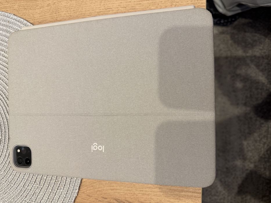 Ipad Pro 11 M1 3rd Generation + Logitec Combo Touch + Apple Pencil