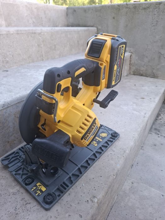 Circular DeWalt DCS 576