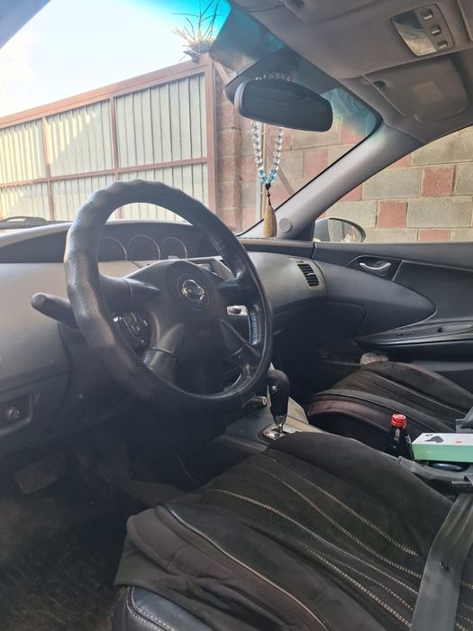 Машина Nissan продается