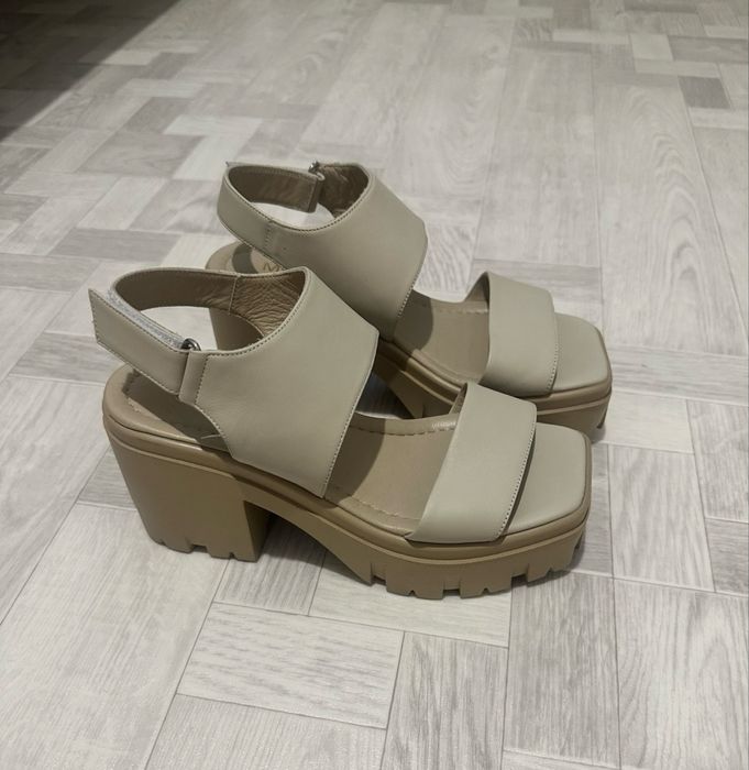 Туфли лодочки.