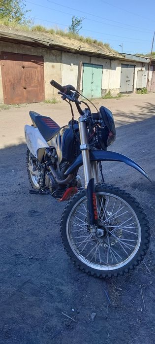 Мотоцикл эндуро 06. 250 кубов