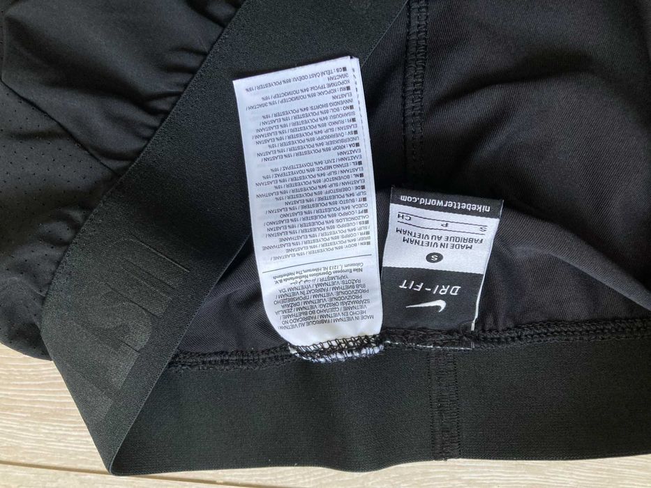 Nike Circuit 2 In 1 Woven Short дамски къси панталони с клин къс панталон шорти размер S